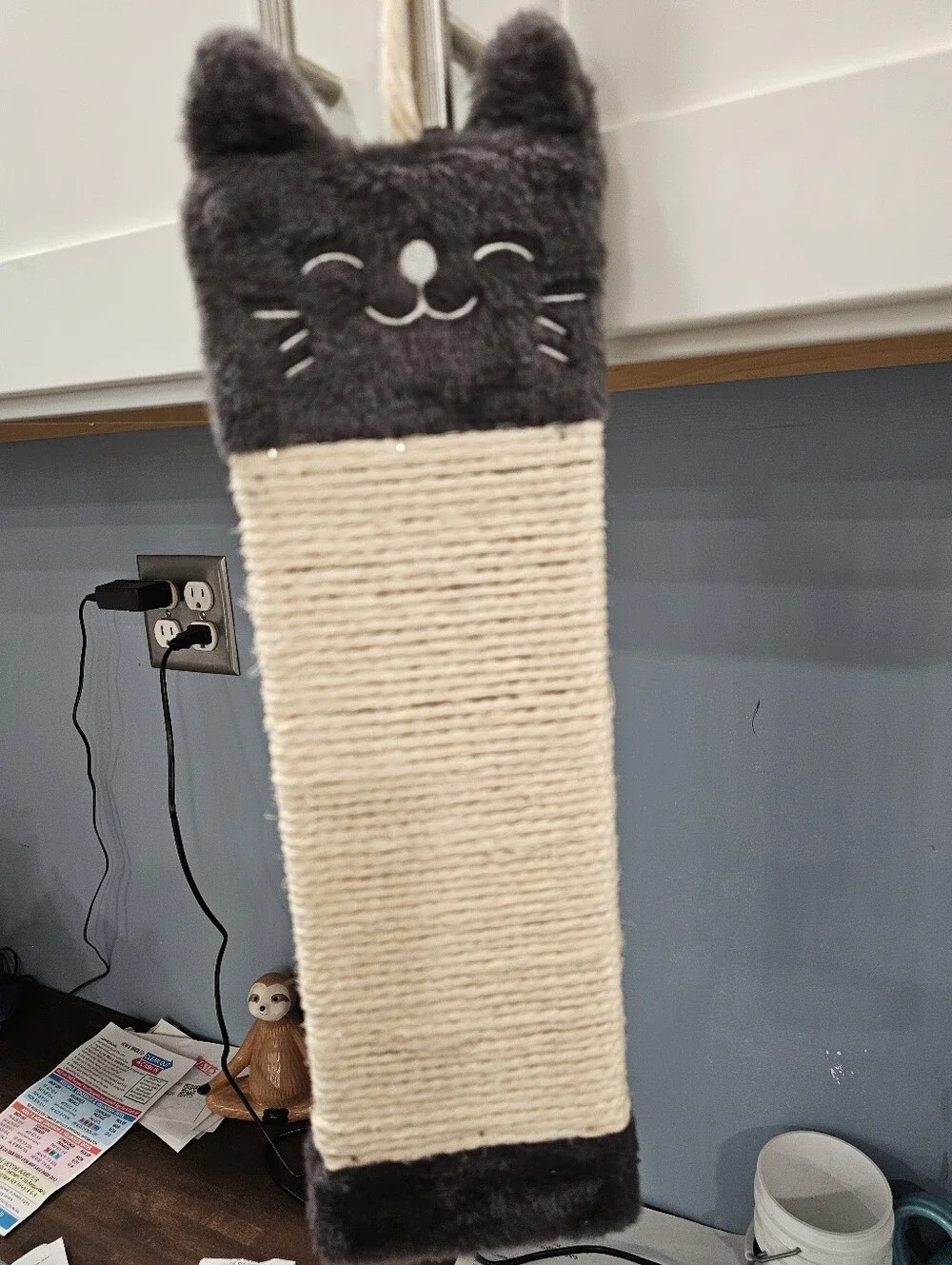 Unbranded Gray & Cream Cat Sisal Scratcher - Hanging Plush Cat Design Brand New